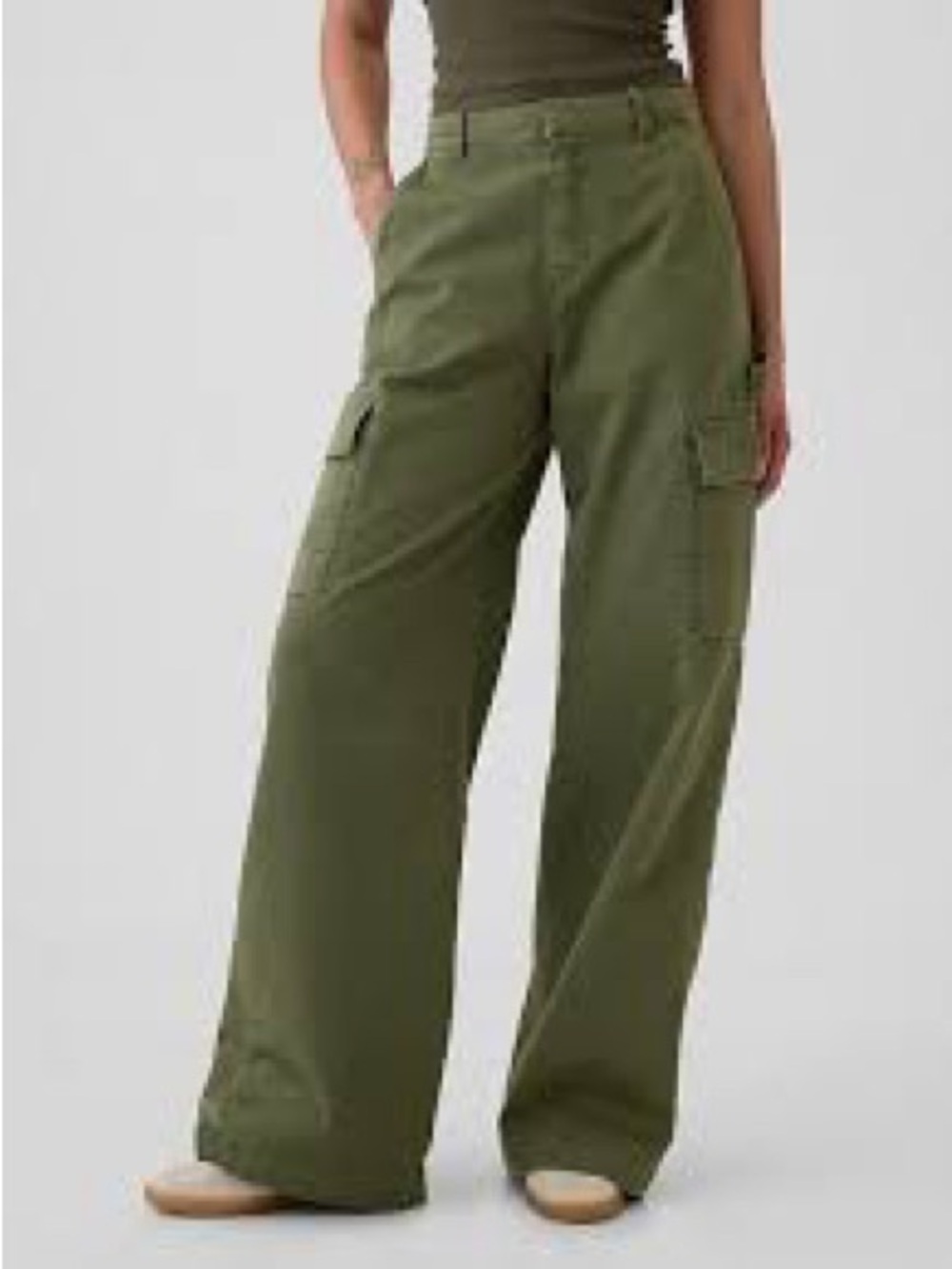 NWT Gap Baggy Wide-Leg Cargo Pants in Olive Green